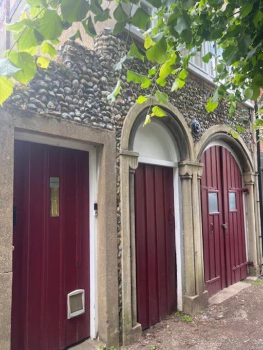 Central Medieval Grid Unique Home With Gated Parking Bury St. Edmunds 外观 照片
